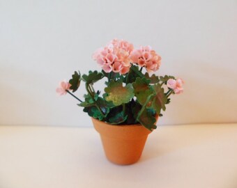 Geranium, bright pink (MIM) in a pot  1" dollhouse scale   These flowers are not real!