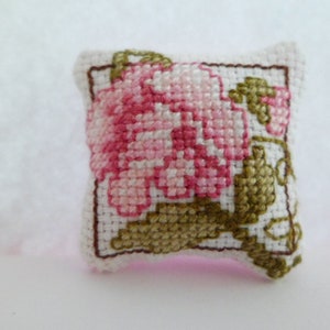 X Pillow, Peony, 1&quot; dollhouse scale