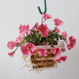 Petunia, bright pink hanging basket 1&quot; scale