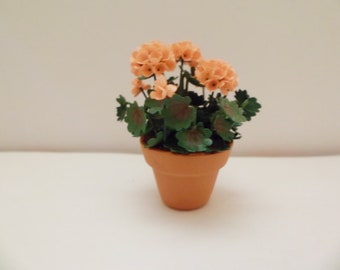 Geranium, Peach (PC) in a pot  1" dollhouse scale   These flowers are not real!