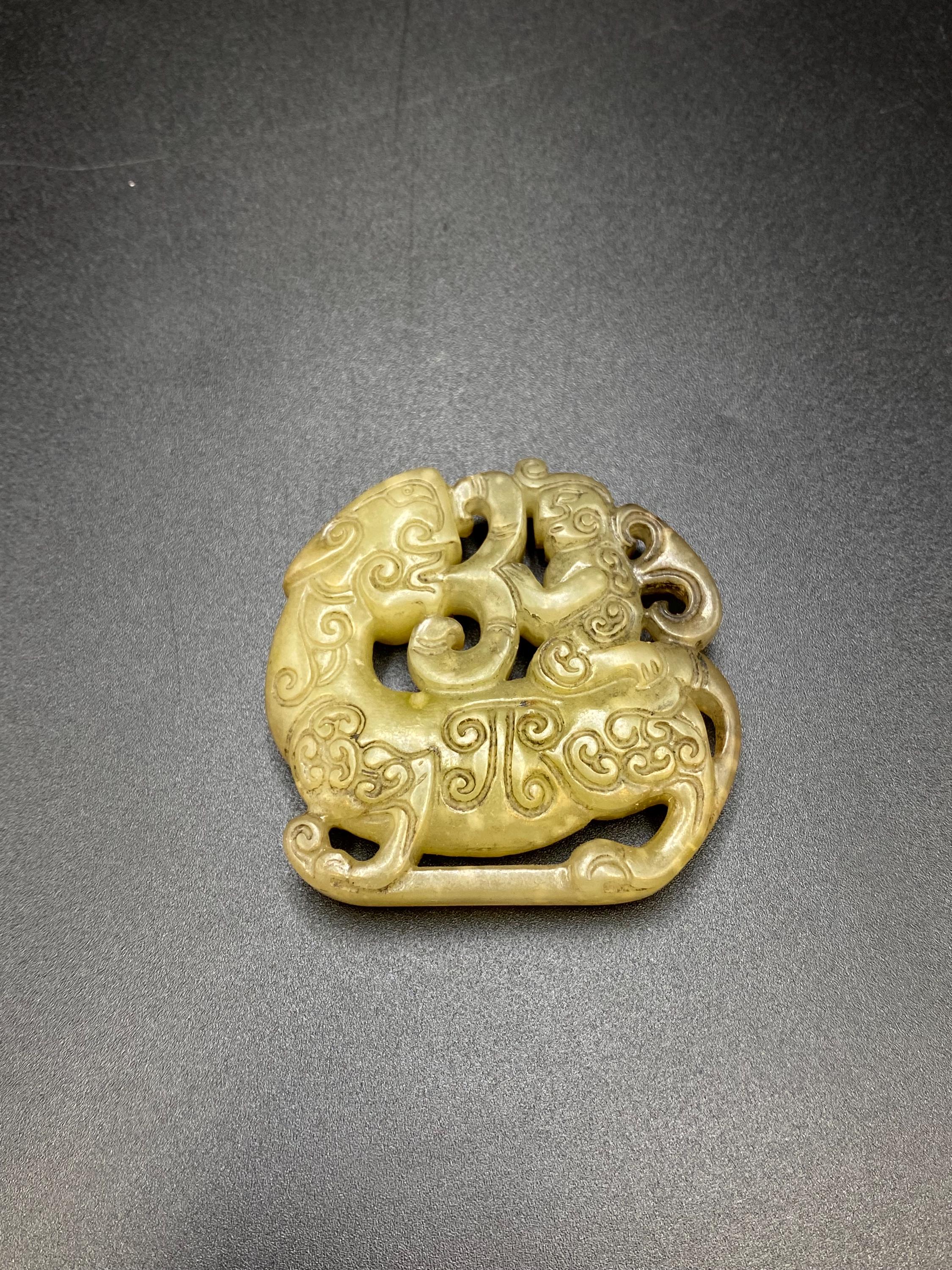 翡翠彫刻の獅子龍の中国人男性ペンダント - Etsy 日本