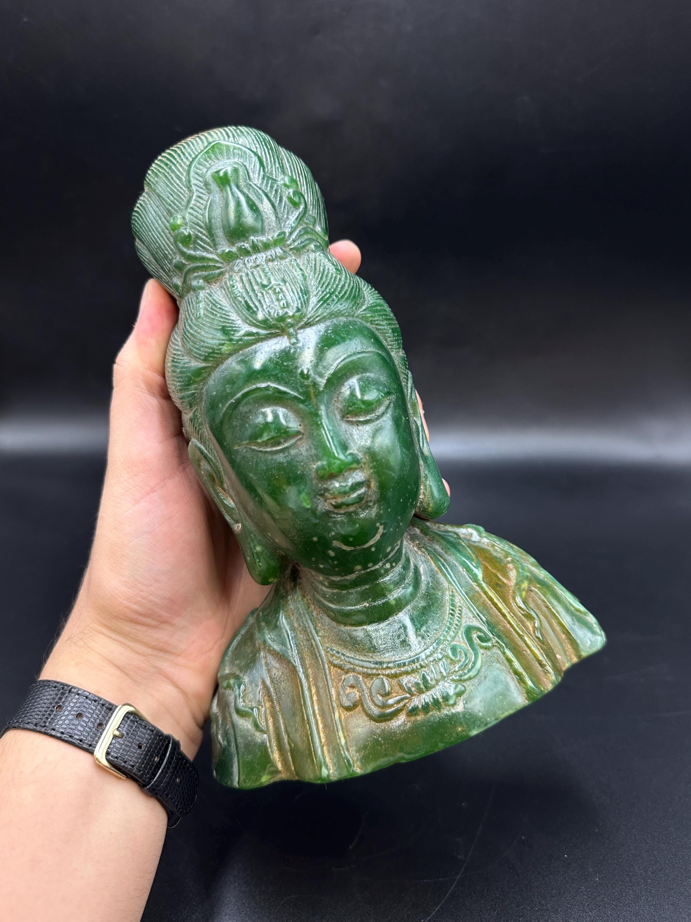 古い中国の緑の翡翠の彫刻中国の観音菩薩の頭像古代中国の彫刻