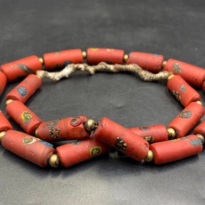 collar de cuentas comerciales africanas de chevron antiguo y único muy antiguo