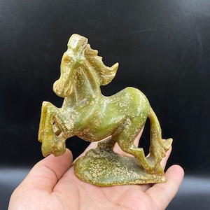 Sehr schöne alte grüne Jade geschnitzte Pferde Figur Dekoration