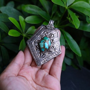 Vintage Tibetan Silver And Turquoise Pendant And Engrave Deer On The Back