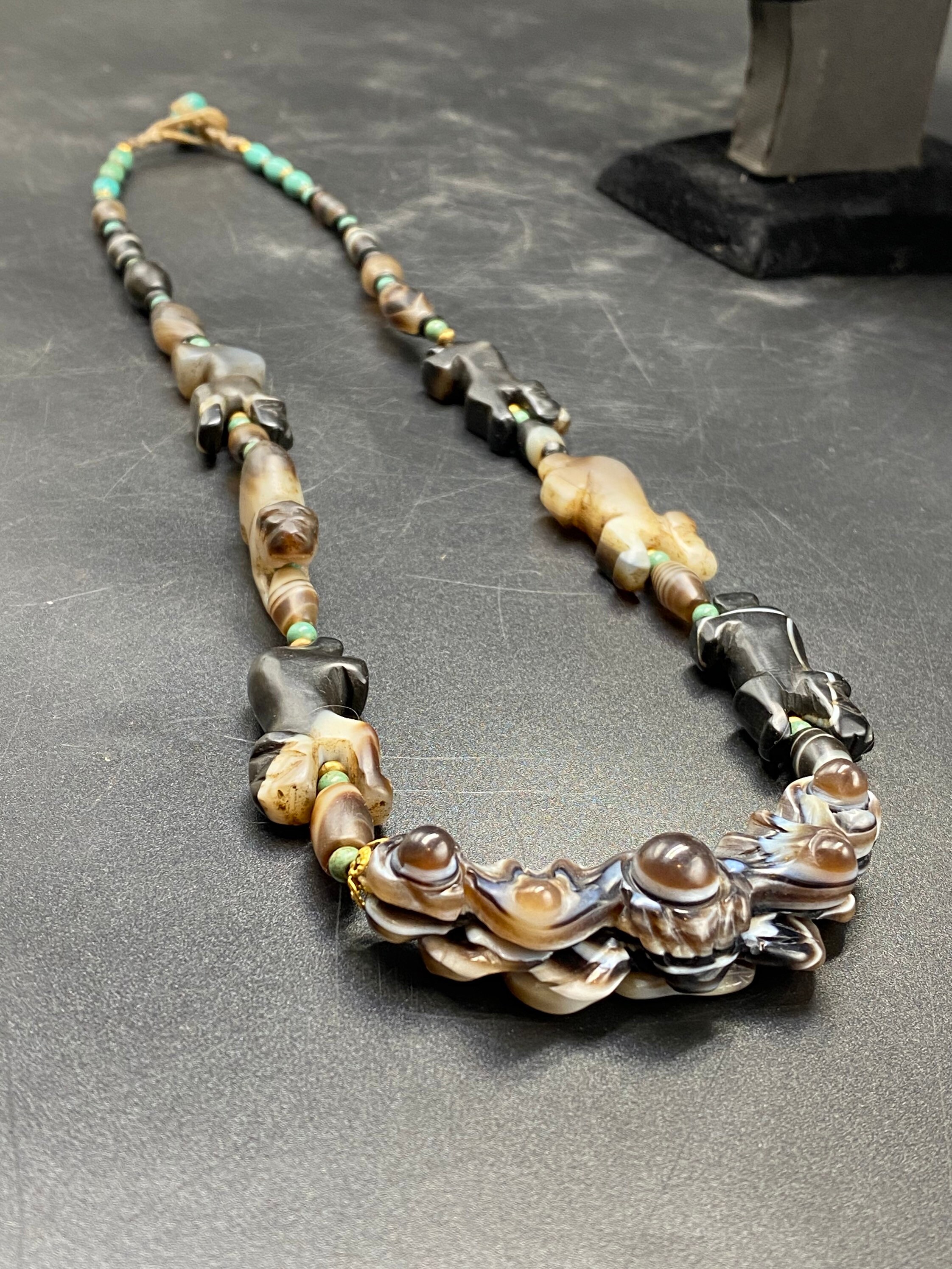 専用ページ チベット入手 アンティークアゲートビーズ アンティークピューアゲートライオンビーズネックレス、チベットアイ