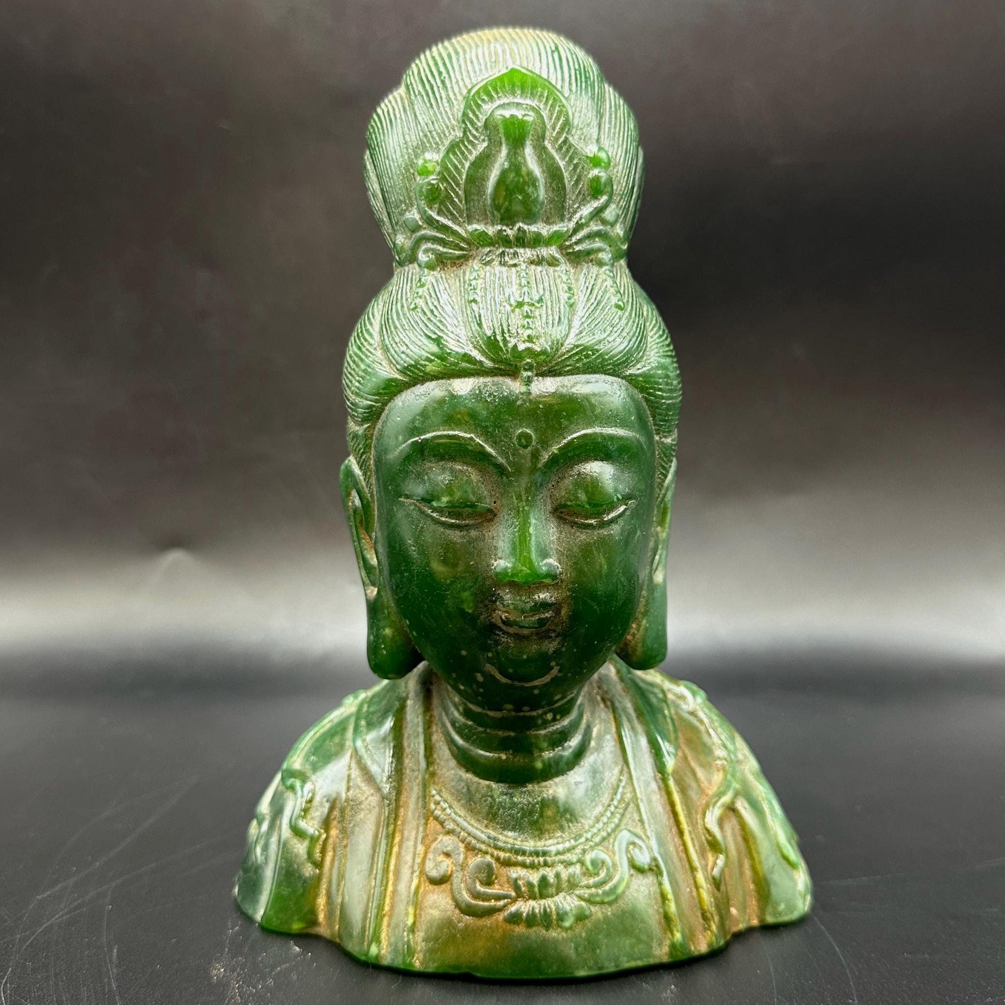 古い中国の緑の翡翠の彫刻中国の観音菩薩の頭像古代中国の彫刻 古い中国の緑の翡翠の彫刻中国の観音菩薩の頭像古代中国の彫刻