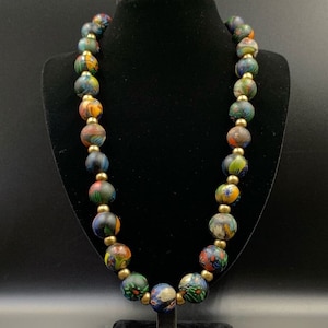 collar de cuentas de comercio africano de chevron antiguo único muy antiguo con cuentas de latón