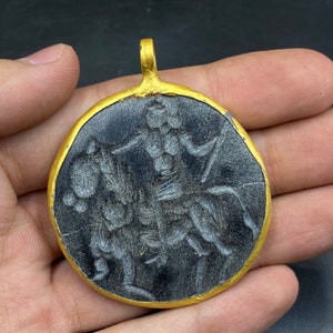 Amazing Intaglio Beautiful black lava stone Pendant copper cover gold paint indo greek carved man riding horse figurines from Afghanistan