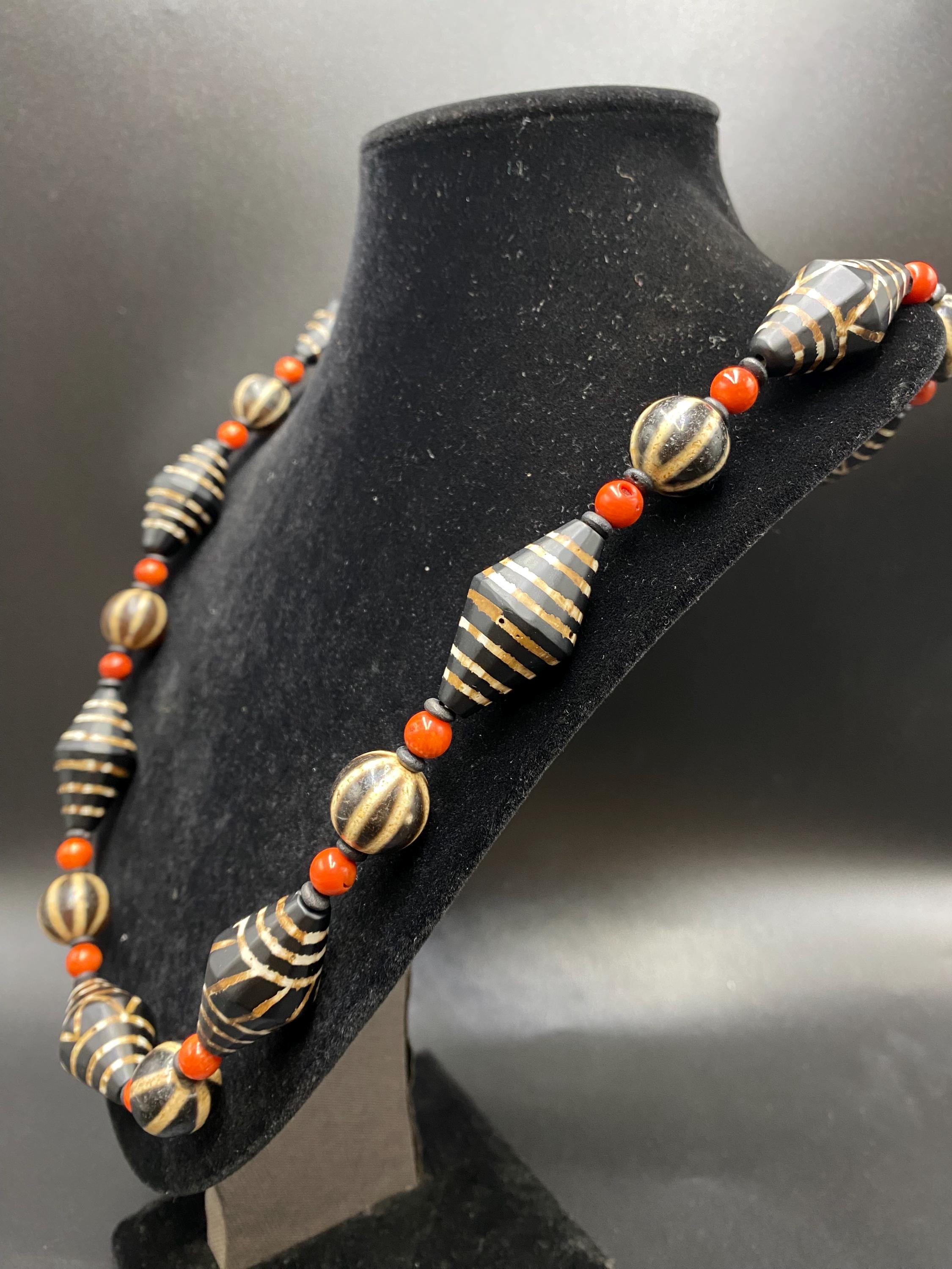 ビルマ産ピューアゲートとサンゴのビーズネックレス、古代ビーズ