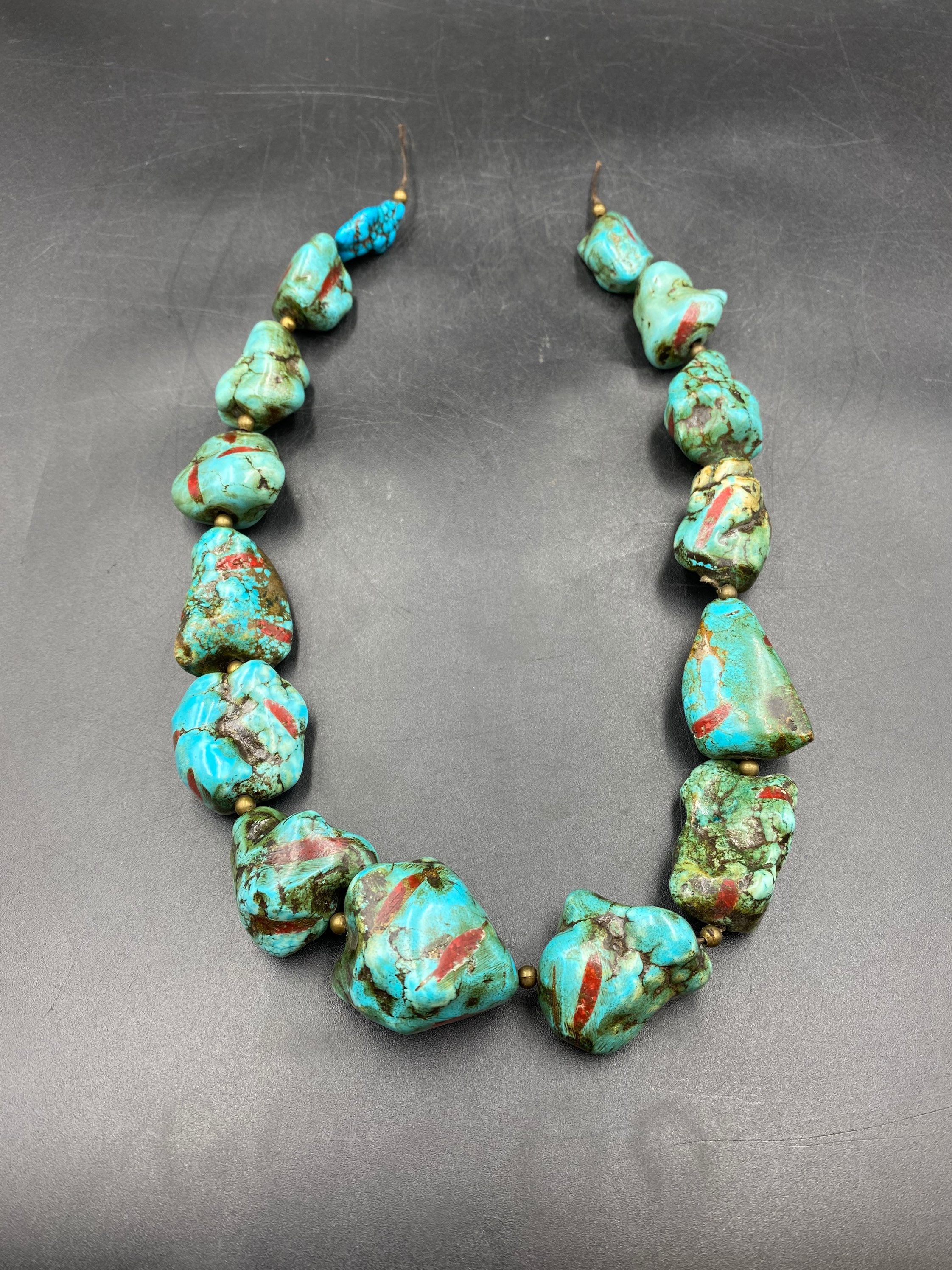 ⭐️期間限定セール中⭐️チベッタンターコイズ⭐️山珊瑚⭐️Old SVビーズネックレス⭐️ 珊瑚象嵌入りチベットターコイズビーズ、ネパール部族スタイル - Etsy 日本