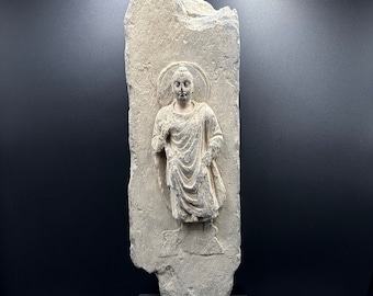 Relieve de Buda de Gandhara, siglo II d. C. Piedra de esquisto gris