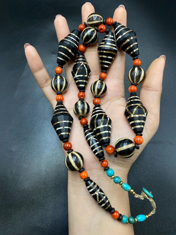 ビルマ産ピューアゲートとサンゴのビーズネックレス、古代ビーズ