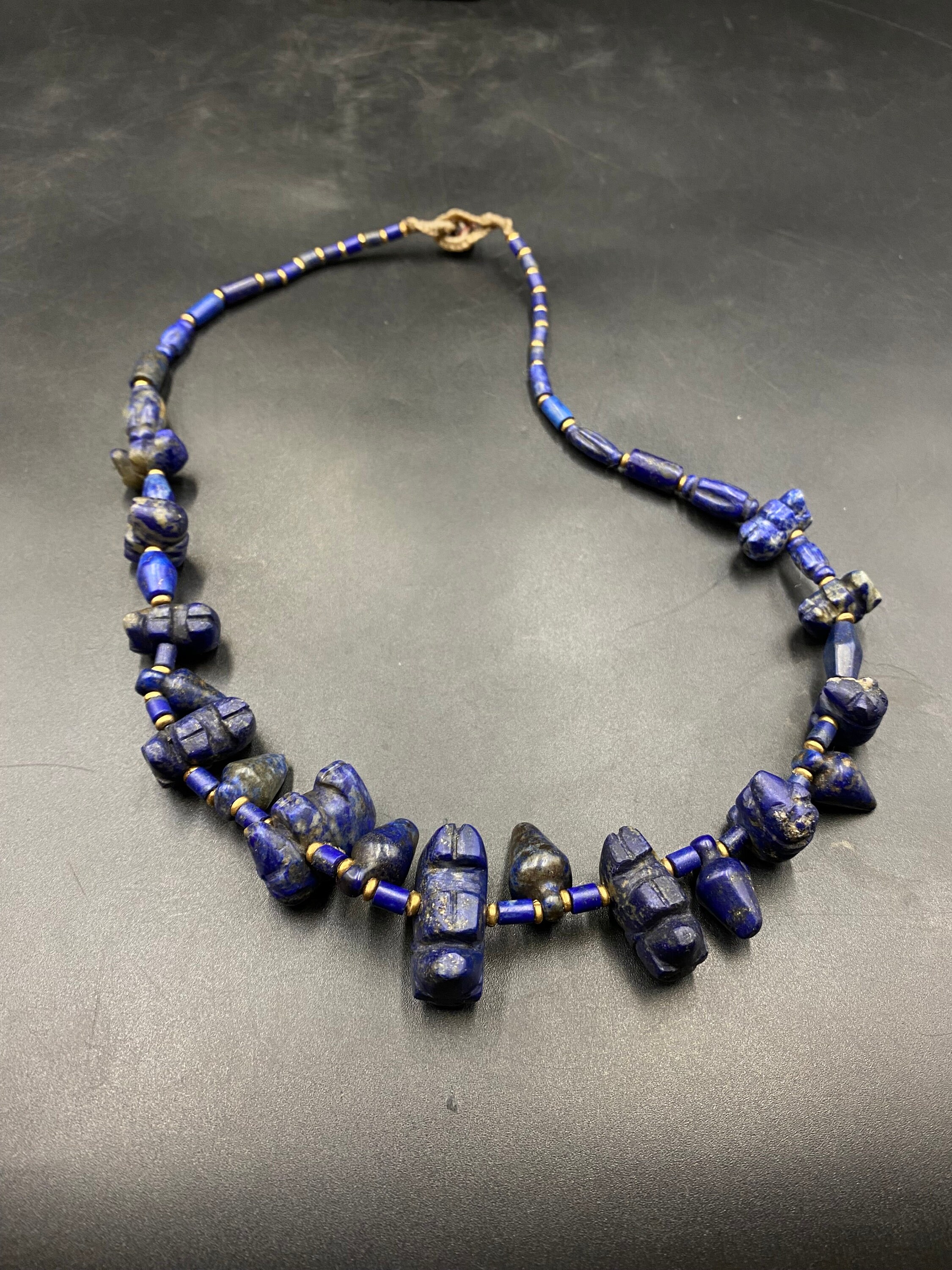 Collier Ancien Gravé Avec Perles En Lapis Lazuli - Authentique, Période 1850-1899
