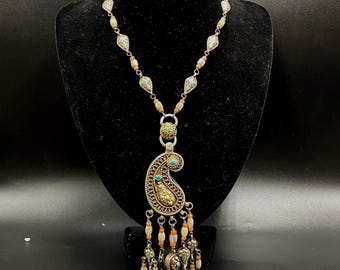 Collar de plata de la tribu Bukhara: turquesa, coral y perla uzbekas