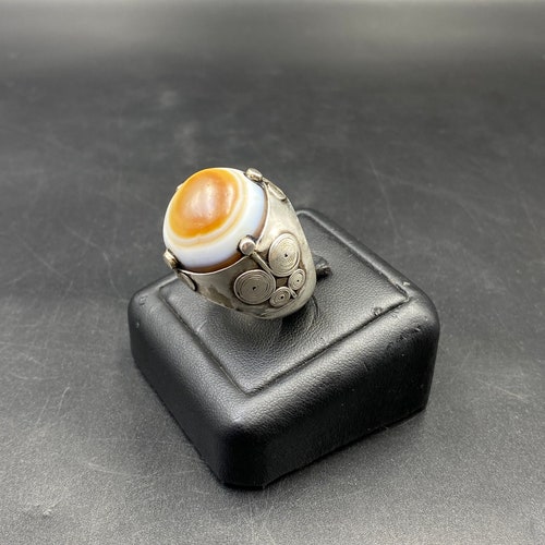 Beautiful Old Ancient Himalayan 1 Eye Dzi bead Agate Silver shops Ring , Ring Size 11 US, Statement Ring