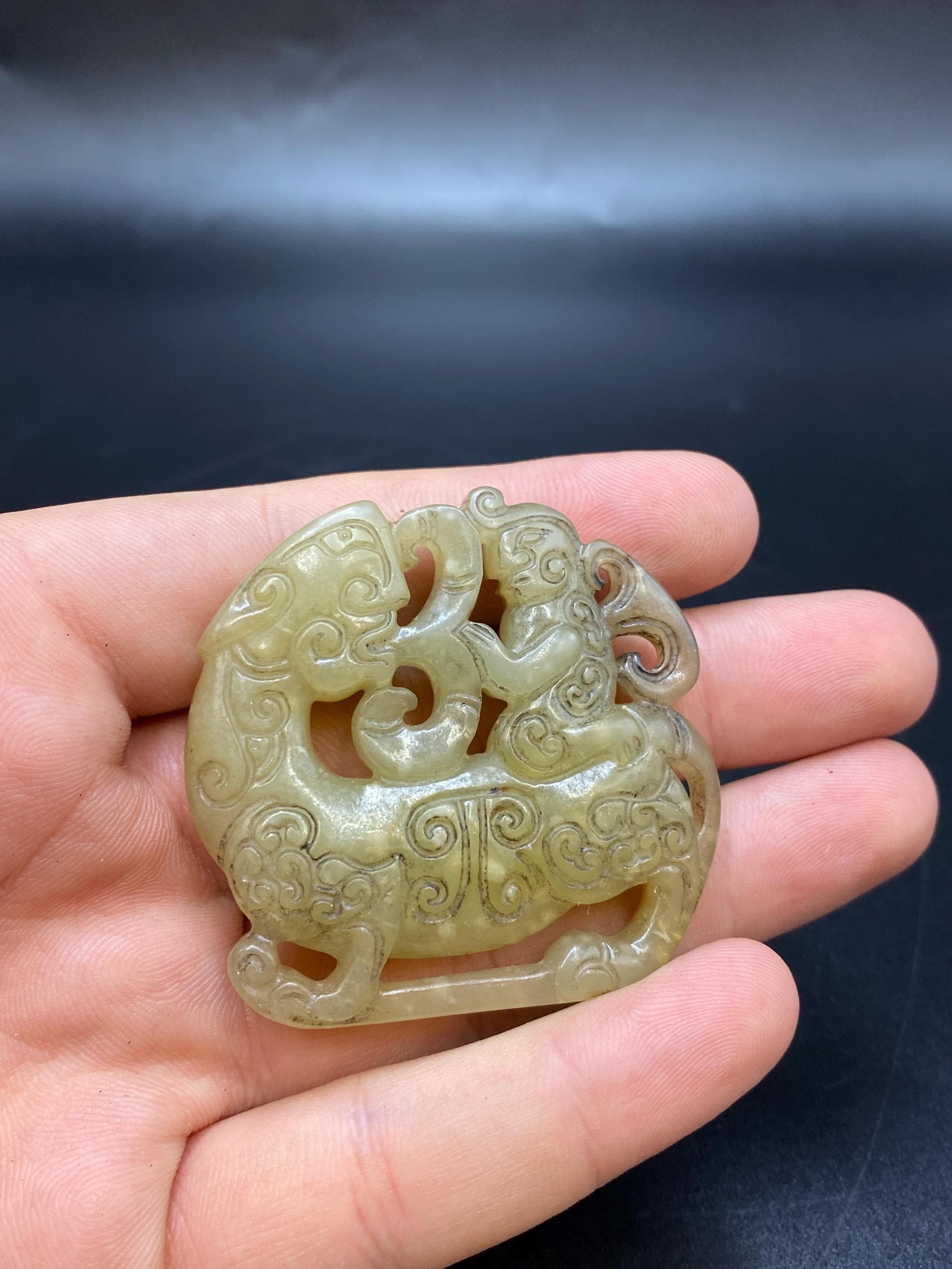 翡翠彫刻の獅子龍の中国人男性ペンダント - Etsy 日本