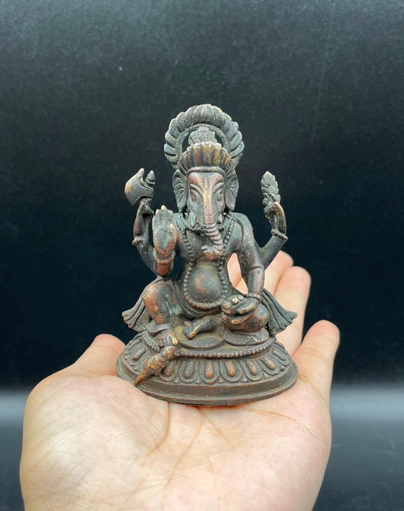 ブロンズ ガネーシャ像 約15cm 古代？ 古いアンティークのガネーシャブロンズ像 - Etsy 日本