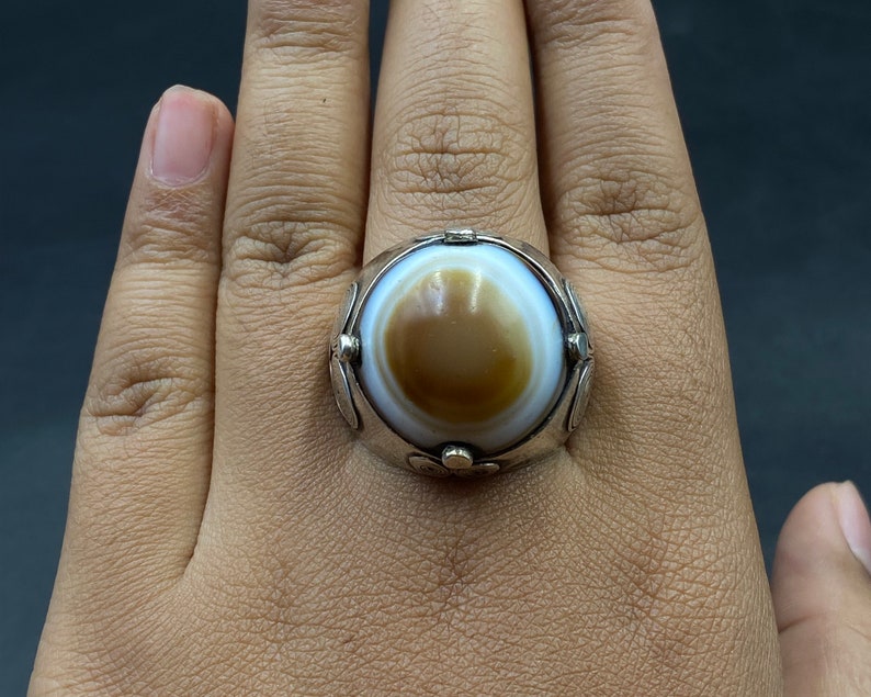 Beautiful Old Ancient Himalayan 1 Eye Dzi bead Agate Silver shops Ring , Ring Size 11 US, Statement Ring