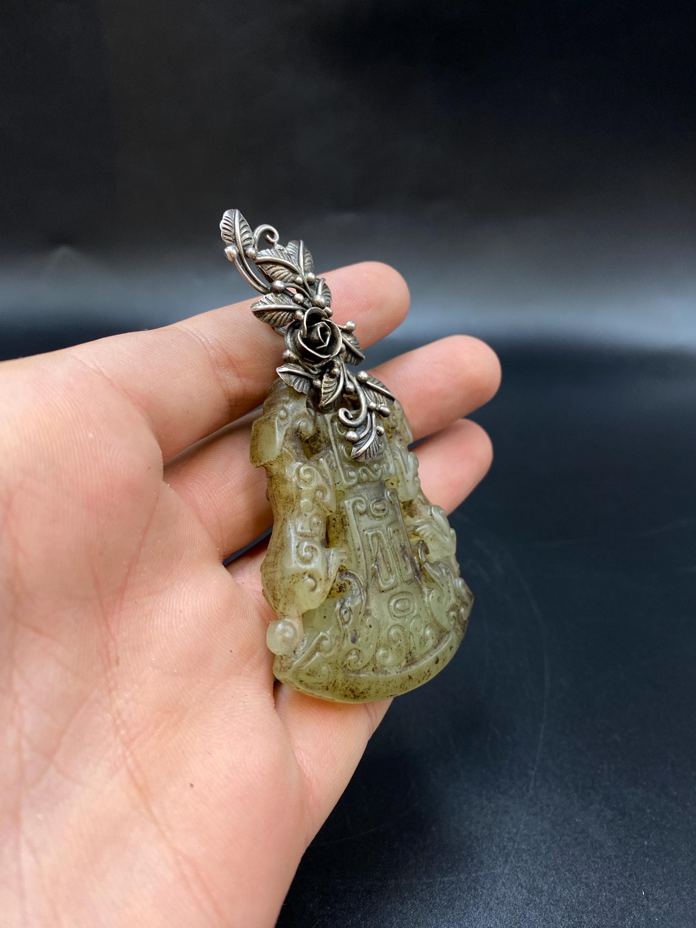 翡翠 獅子と龍の彫刻 pendant Green Jade Dragon Lion Pendant, Silver Flower Holder, Chinese - Etsy