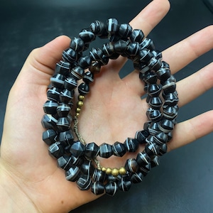 Beautiful and Extremely RARE !!! Old Ancient Tibetan Agate Beads black and white beautiful shape Necklace