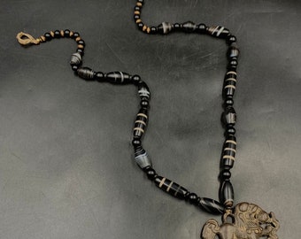 Black & White Achat Perlenkette mit Bronze Löwe Anhänger