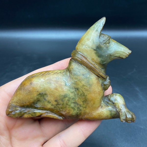 Ancien Chien Loup Chinois Jade Naturel Sculpté dans du jade vert belle Pierre Décoration Art Déco