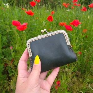 HANDMADE Small Womens Leather Green Kiss Lock Wallet / Vintage Style Coin Purse Para Mujeres