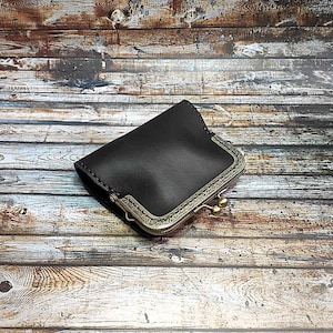 HECHO A MANO Pequeño cuero marrón kiss lock wallet / Vintage Style Coin Purse para mujeres / regalo para ella