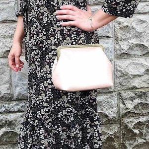 HANDMADE Cute Vintage Frame Bag in Beige Leather | Pouch from the Past | Womens Kiss Lock Retro Bag | Personalized Gift for any Occasion