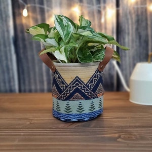 Plant basket make of wool and leather | Plant lover gift | plant pot cover | gift | housewarming gift | Planter | southwestern style | boho