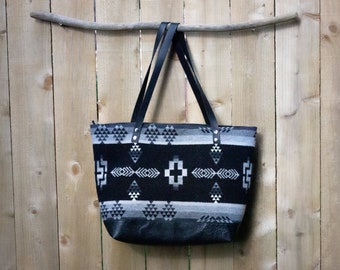 Shoulder bag made of wool with leather straps - gifts for her - Tote bag - Laptop Bag - Gift