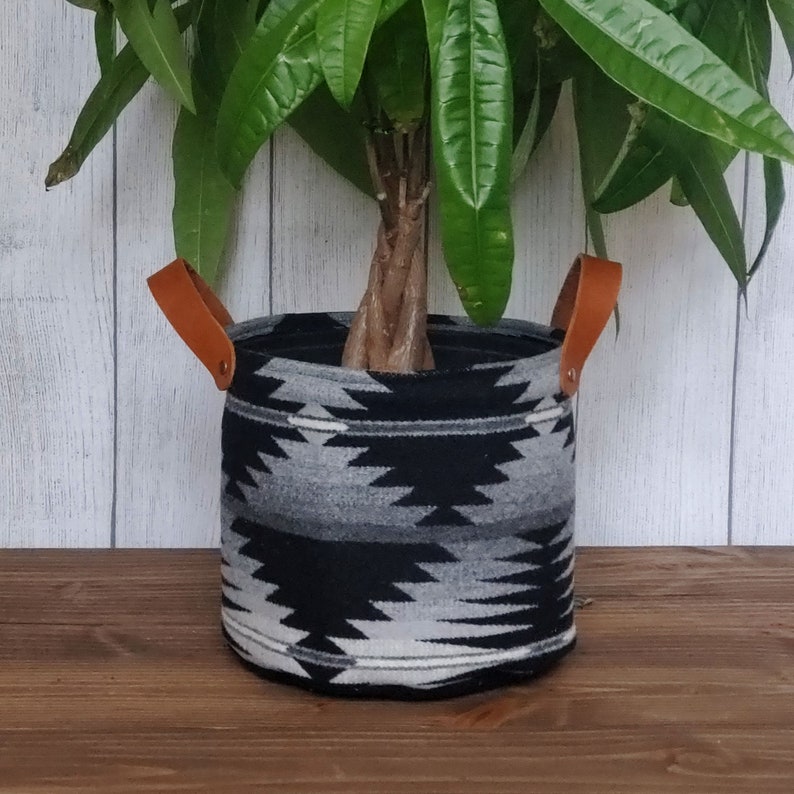 Plant basket make of wool and leather | plant pot cover | Plant lover gift  | gift | housewarming gift | Planter | southwestern style 