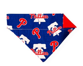 Phillies Hundehalstuch | Über das Halsband