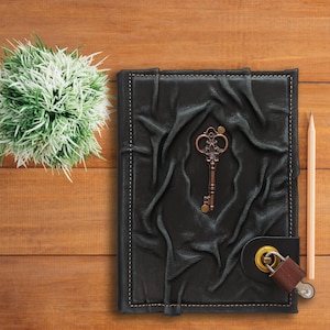 Antique Key Figured Leather Diary Locked Book, Handmade Journal Notebook, Lockable Padlock 9 x 6,7 Inc, Lined Paper Diary With Locked