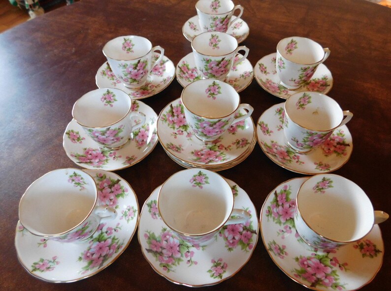New Chelsea Staffs-12 saucers and 10 cups