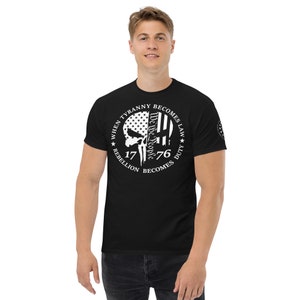 Straftäter Skull/ We The People/ When Tyranny Becomes Law/ Rebellion Becomes Duty/ Men es Classic Tee