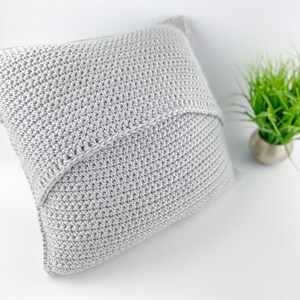 Paw Print Pillow Cover Crochet Pattern image 3