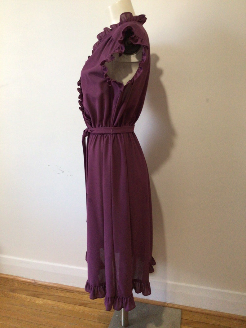 Tie belt. v neck with ruffles on bottom Sweet vintage 70-80s purple dress Sleeveless