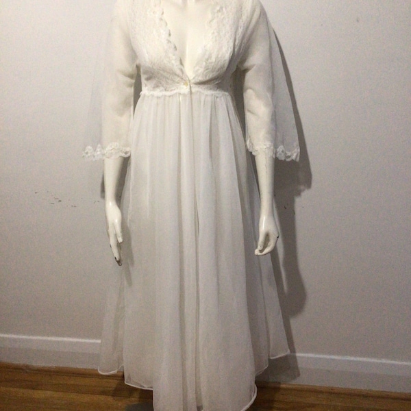 Vintage 2 pc white peignoir set. Night gown and robe. Nylon and lace. Union label