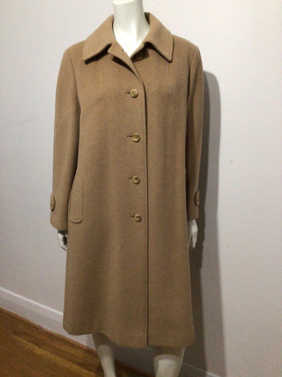 Cashmere and wool classic women’s coat. Camel colo