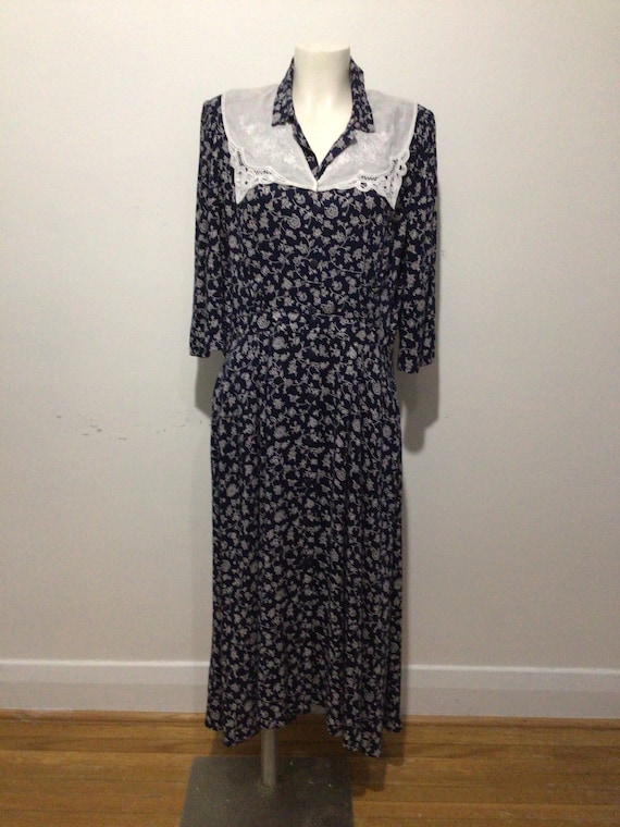 Vintage 80s feminine dress. Navy floral with whit… - image 1