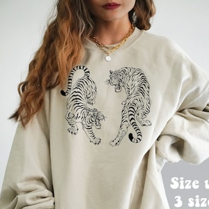 Tiger Sweatshirt Vintage Tiger Shirt Tiger Crewneck Tiger Sweater Year of the Tiger Hoodie Yin Yang Tiger Graphic Shirt Aesthetic Clothes