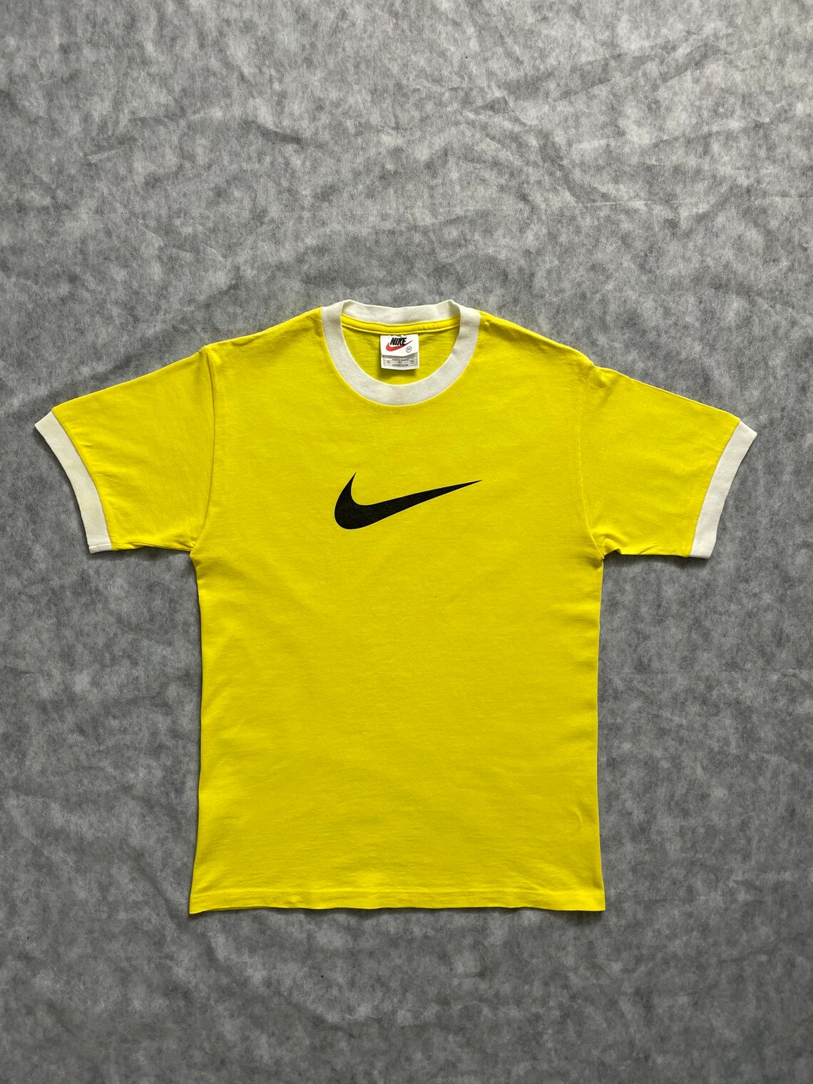 camiseta nike amarilla