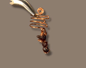 Brinco de orelha escarlate