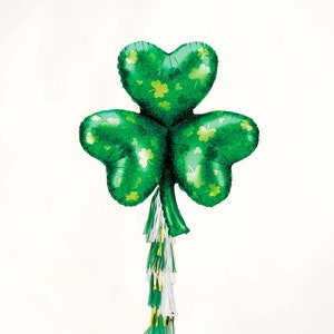 St. Patrick&#39;s Day Shamrock Balloon, 33 Inch Green Irish Shamrock Foil Mylar Balloon, Optional Paper Tassel Garland Kit with 20 Tassels,