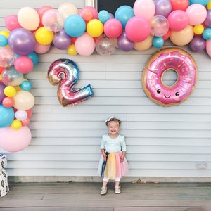 Kit de arco de globos personalizado para fiestas de segundo cumpleaños, kit de guirnalda de globos personalizada para segundo cumpleaños, globos para cumpleaños de niño o niña de dos años imagen 4