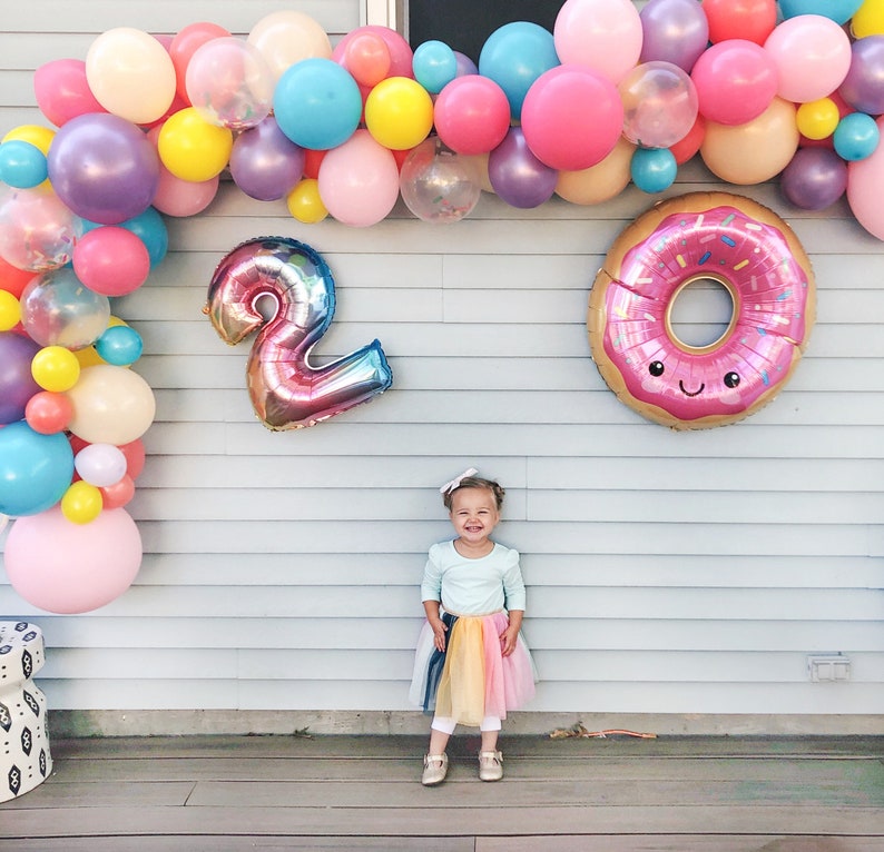 Kit de arco de globos personalizado para fiestas de segundo cumpleaños, kit de guirnalda de globos personalizada para segundo cumpleaños, globos para cumpleaños de niño o niña de dos años imagen 4