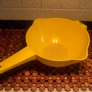 Vintage 1970s tupperware colander, sunny yellow 2-quart strainer, large