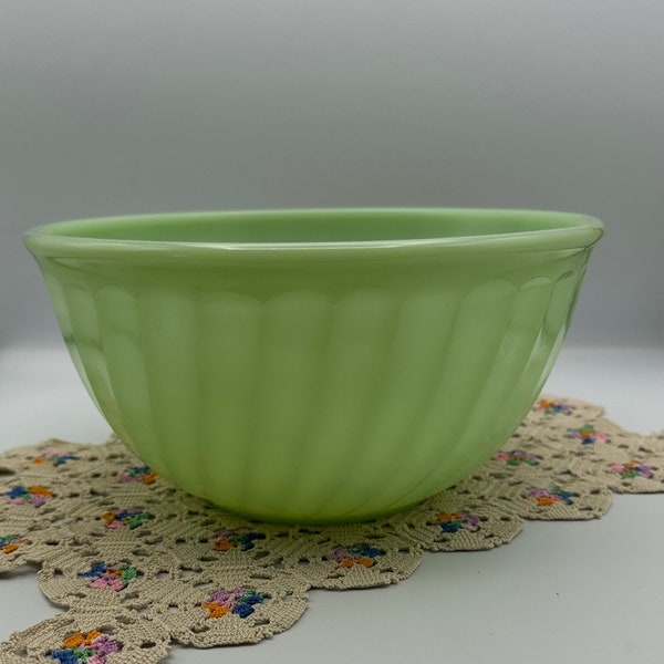 Vintage 1940s, Fire-King, Jadeite Swirl, Large Mixing Bowl, 9" Swirl Bowl, Retro Green, Timeless Elegance, Classic Jadeite, Swirl Pattern